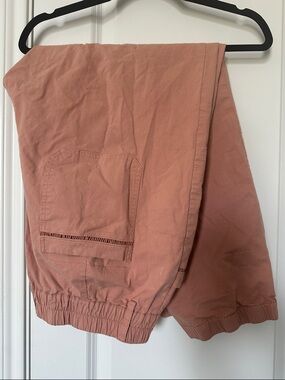 Women’s Dusty Rose Elastic Waist Cropped Cargo Pants